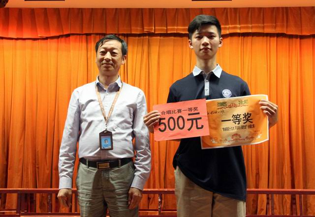 調整大小 10、吳良照書(shū)記給獲得一等獎的代表隊頒獎.jpg